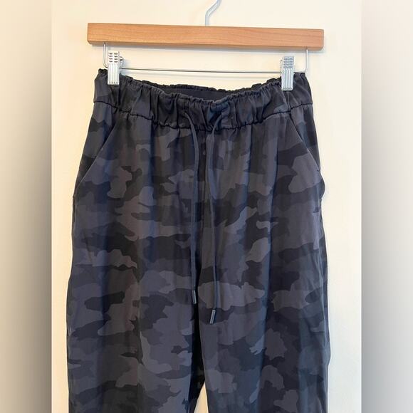 Lululemon Stretch High Rise Crop Heritage 365 Camo Deep Coal Multi gym workout 6 - Picture 4 of 10